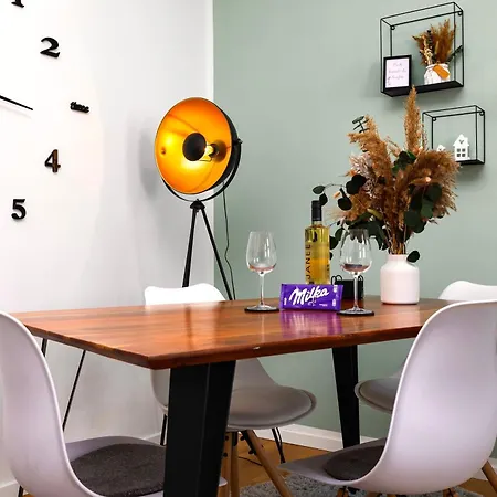Kernsaniert-kueche-parkplatz-designerbad-netflix Apartment